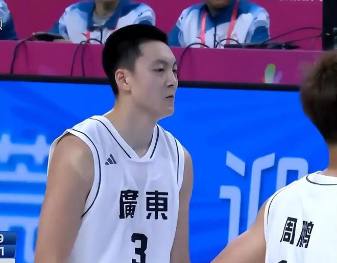 广东大胜山东取开门红！黑白矮合砍42+12+11，杜锋毛病什么时候改