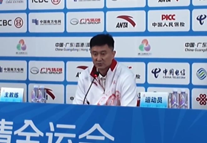 广东晋级四强采访！杜锋重提团队压力山大，王睿泽听从赵睿建议！