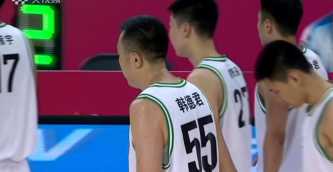 5分16板！韩德君最后动作催泪球迷，亿万粉丝哭泣，江湖再无大韩