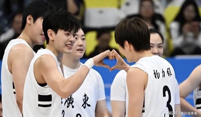 广东女篮狂胜四川夺金牌，杨舒宇打爆李梦，郑薇有望重回中国女篮