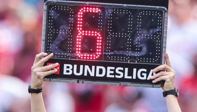 官方：德甲、德乙球场内的记分牌和屏幕将显示实际补时时间