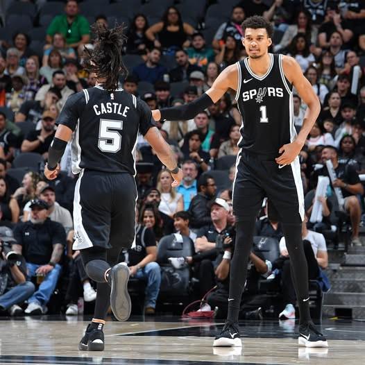 双倍遗憾，文班和卡斯尔同砍三双，马刺队史首对二人组