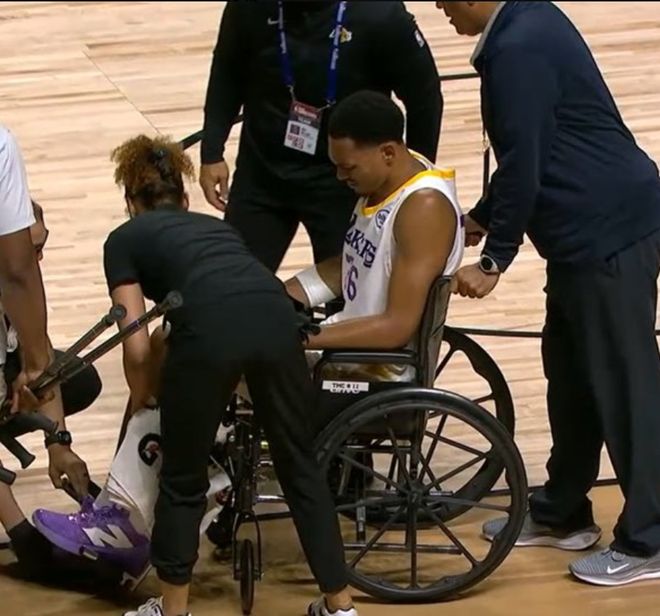 名记：贝兹利的伤势看起来不太妙，他夏联的表现配得上重返NBA
