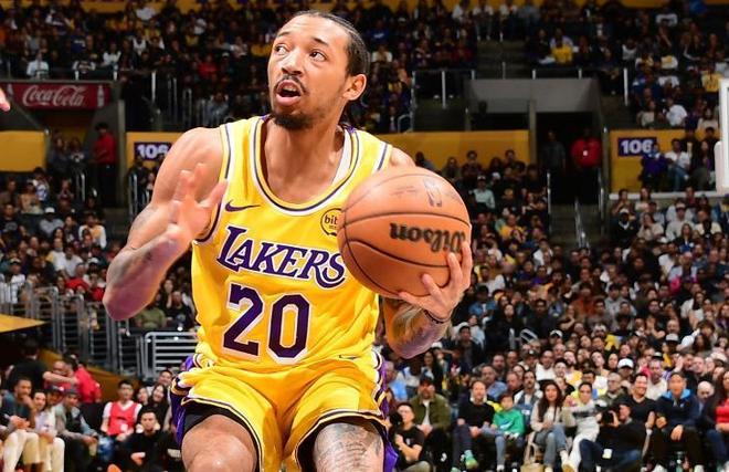 首秀便打出災(zāi)難級(jí)別表現(xiàn)！湖人后場(chǎng)新援遠(yuǎn)達(dá)不到輪換球員的標(biāo)準(zhǔn)？