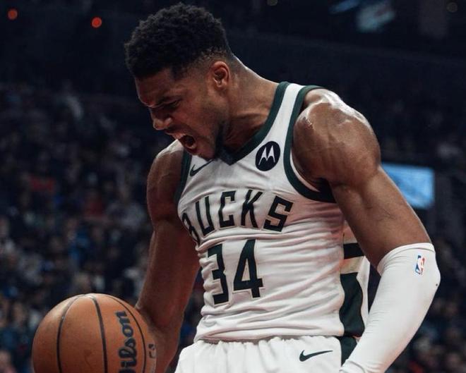 开季前4场得分140+篮板50+助攻20+，字母哥成为NBA历史首人