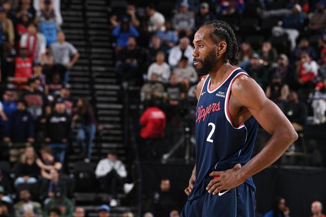 科林斯不干好事，把伦纳德膝盖撞伤，结果自己被快船摆上货架