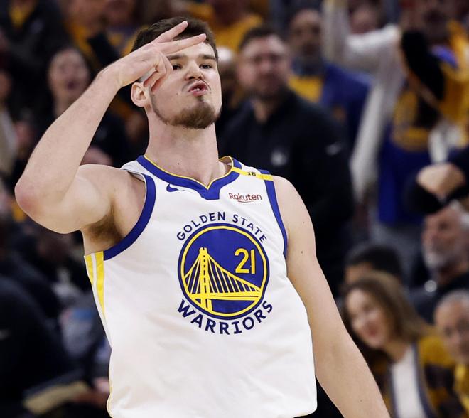 科尔：波斯特才是今晚比赛的主角，他在场上毫无畏惧发挥极佳