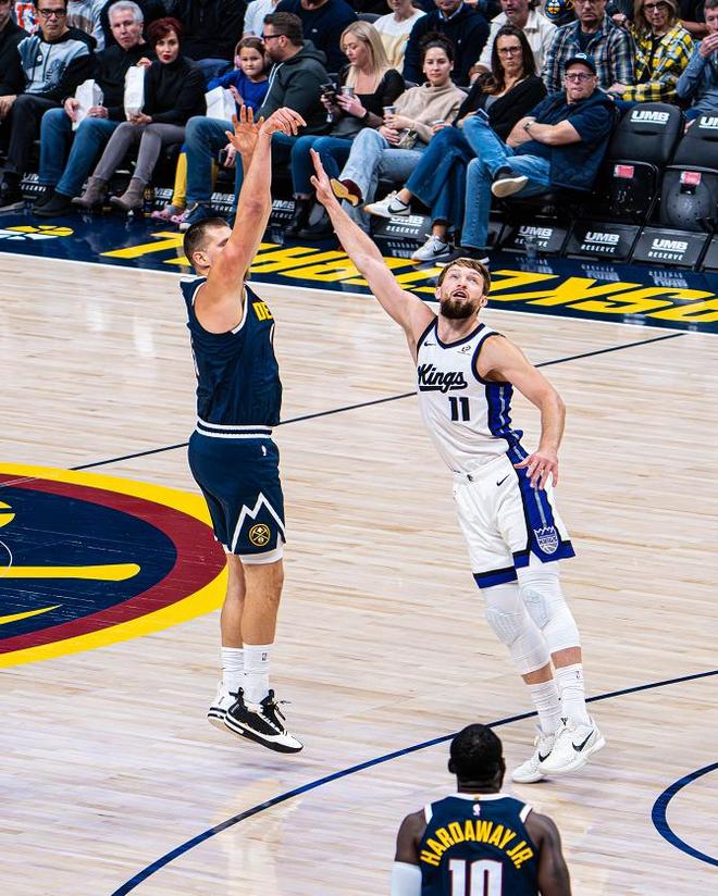 約基奇準(zhǔn)三雙造NBA神跡！戰(zhàn)舊主威少26+12+6，掘金送國王6連敗