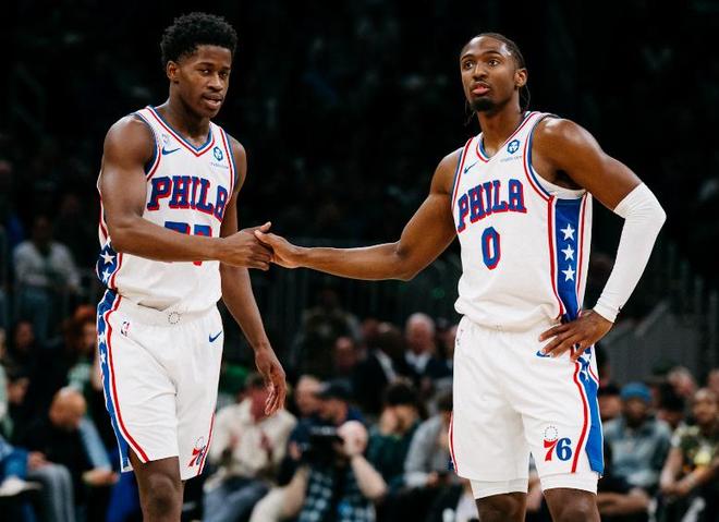 勇士棄將單節(jié)22分，探花全能馬克西26+6+7，76人送籃網(wǎng)開賽6連敗