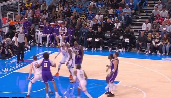 雷霆胖揍湖人！里夫斯打铁 东契奇13中4 半场仅得38分