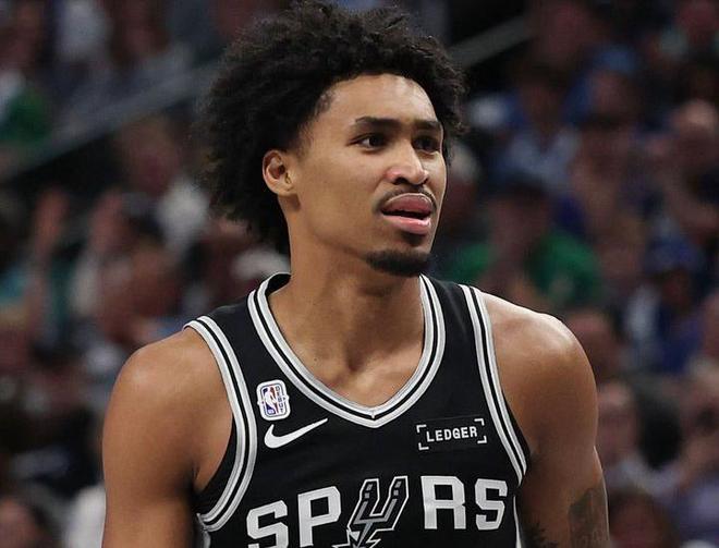 Shams：馬刺榜眼秀迪倫-哈珀左小腿受傷，預(yù)計(jì)缺陣數(shù)周