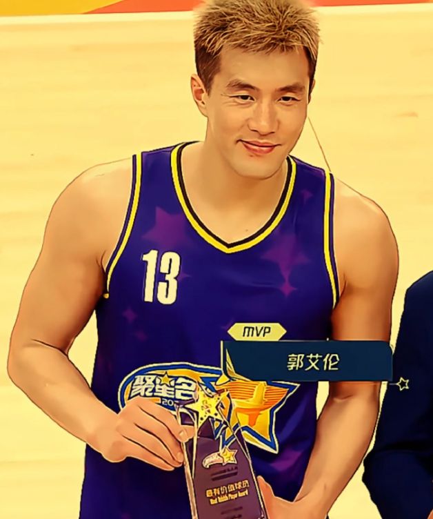 郭艾伦轰43分重回巅峰,马布里自愧不如!终于报上一箭之仇+圆梦MVP