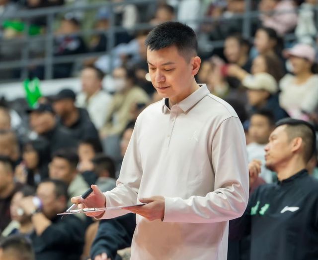 辽宁男篮拒绝爆冷！2分险胜北京，赵继伟力挽狂澜，方硕15分
