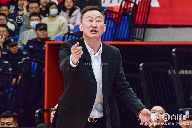 青岛队记：刘维伟续约不是板上钉钉但大概率会续约 等官宣！
