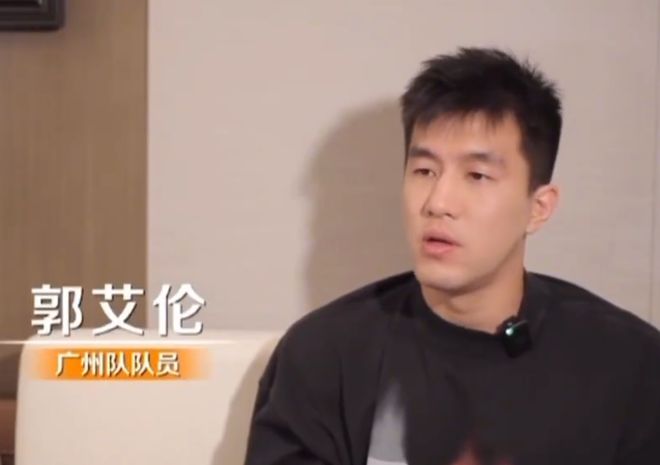 艾伦央视谈眼伤：20多岁2米多捅眼睛，现在好了，能打出好篮球！