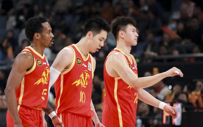首战广厦！辽篮5名球员最关键，张镇麟盯小外援，杨鸣头疼孙铭徽