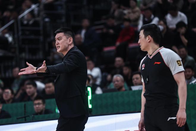揭秘！外籍裁判为何再现CBA，真是被“逼”成长？