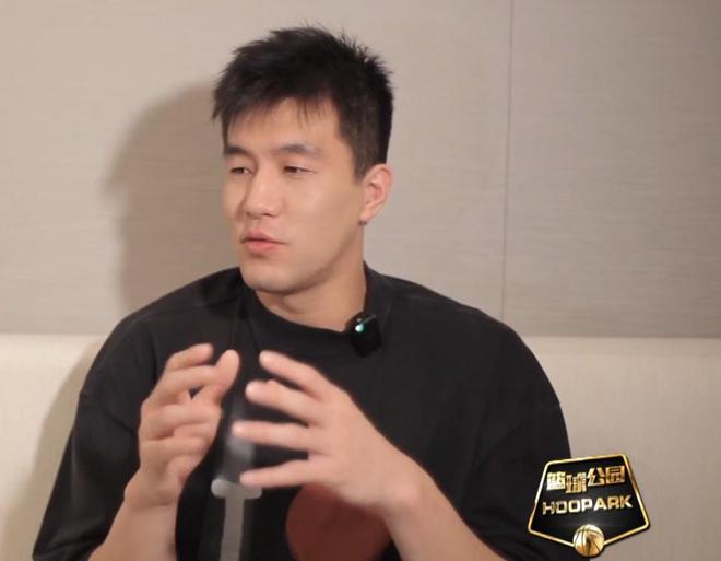 郭艾伦谈眼伤：二米多的队友从三分线冲进来抢球，使劲怼我眼上