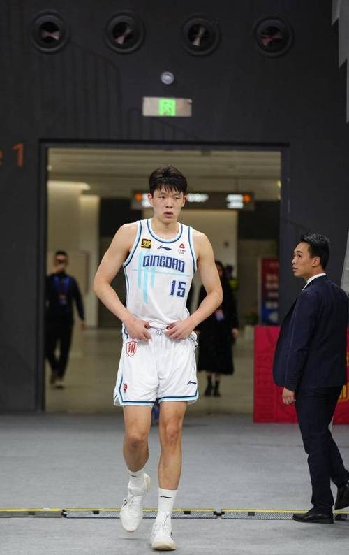 杨瀚森参加NBA选秀对中国篮球有益！媒体人呼吁CBA给青岛政策倾斜