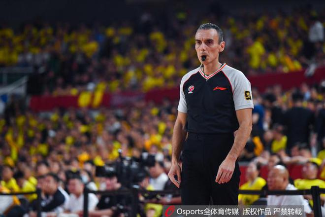 篮协官方：CBA半决赛执裁需要磨合期 对教练&球员技犯宣判较好