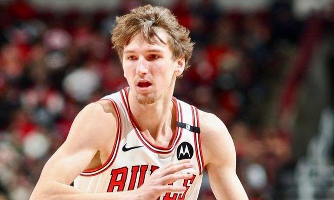 肯定队友！多苏穆大胆预言：布泽利斯有望像字母哥一样统治NBA