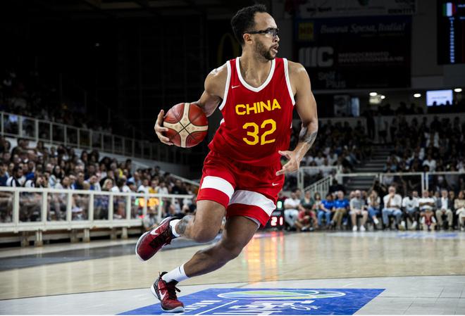 媒体人：李凯尔以后不会再代表中国男篮打球了，他就打那一次