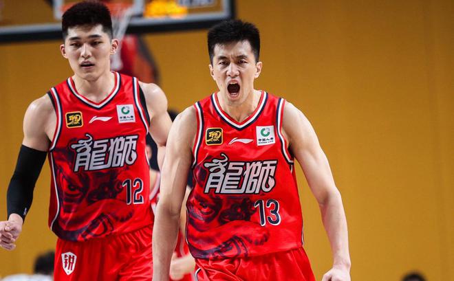 廣東隊(duì)奪冠功臣！隊(duì)長(zhǎng)續(xù)約沒(méi)障礙，3年合同起步，差點(diǎn)接班郭艾倫