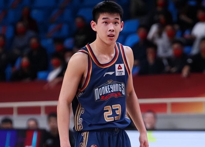 就这还冲NBA？打十七八岁的高中生13投10铁，球迷：别出去丢人了