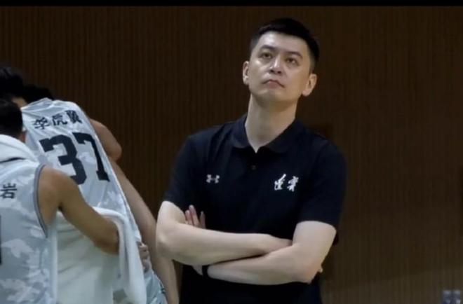杨鸣：球员们代表家乡的情怀和斗志是最高标准的，为他们感到骄傲