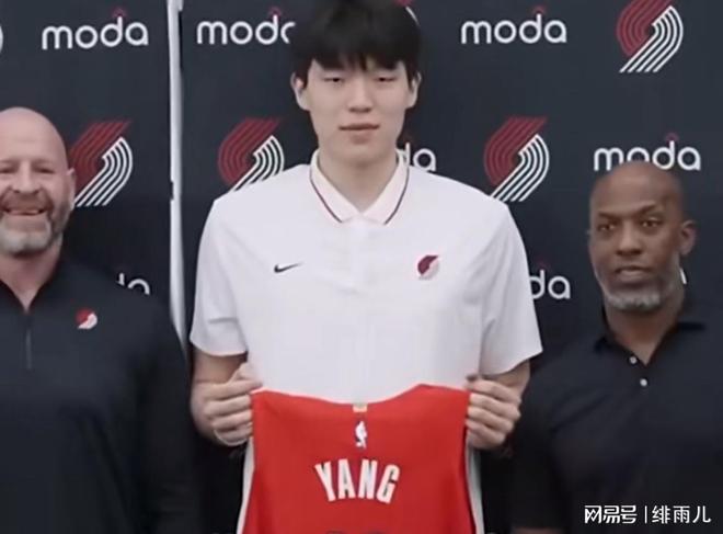 比杨瀚森更强？男篮锋线新星打出身价，这可是下一个NBA中国球员
