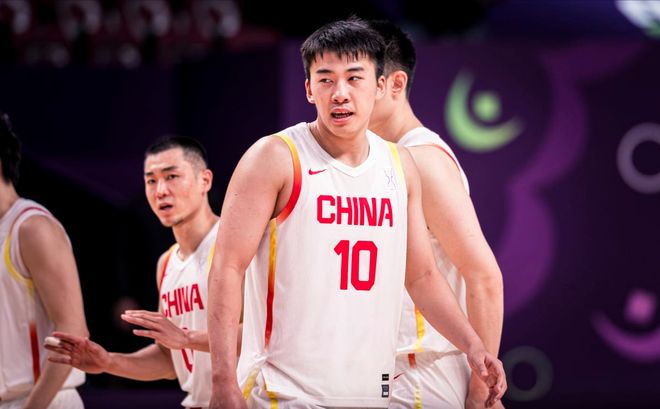 哨子再黑又如何？男篮掐住韩国队七寸，王俊杰豪取21分正式表态