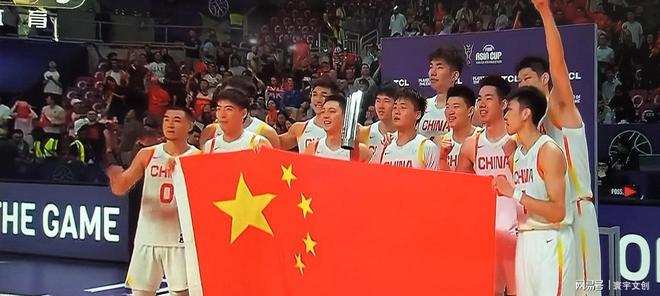 鋼鐵脊梁——向參加2025年亞洲杯的中國(guó)男籃致敬
