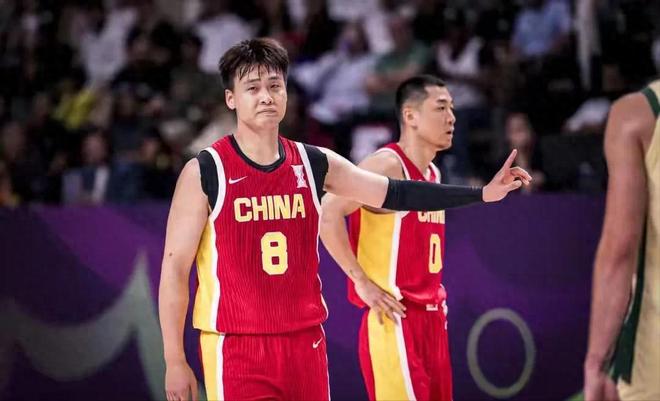 中国男篮惜败澳洲丢冠后，恶心一幕出现，遭极端球迷辱骂没实力
