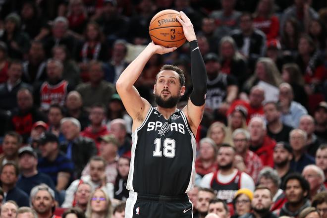 曾随马刺夺冠的意大利神射手，前NBA球员贝里内利宣布退役