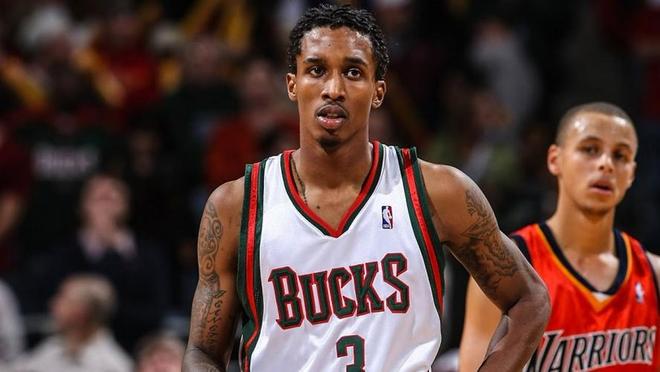生涯第7場拿55分，風頭曾壓過庫里，卻在28歲徹底淡出NBA！