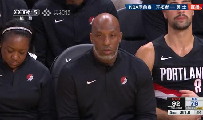首秀演砸了！杨瀚森半场0分+4误+6犯，球迷：想超越易建联真难