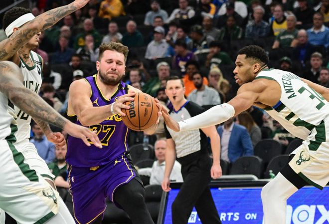 锁定3.8亿顶薪，却成为联盟公敌！MVP也有水货，NBA联盟捧错人了