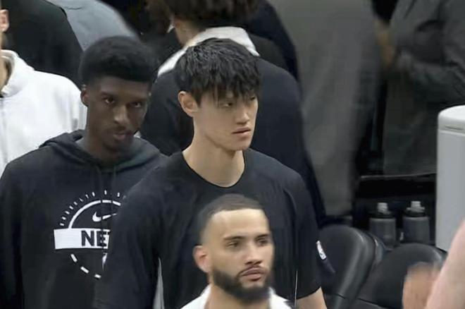 等待机会，篮网18人大名单中仅曾凡博未能登场