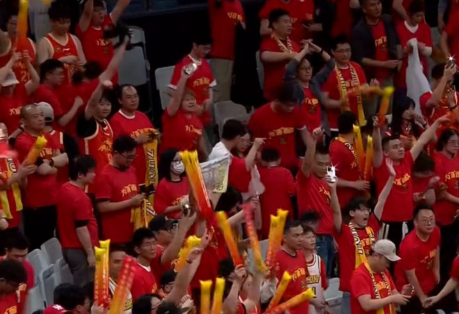 大快人心！廣廈隊(duì)光頭球迷，石某某因暴力行為，受到嚴(yán)懲