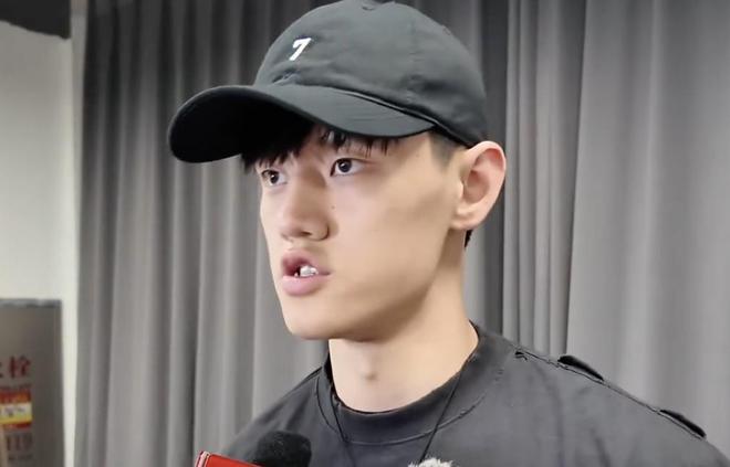 曾凡博：没能上场为球队尽一份力，感觉愧对球队愧对球迷