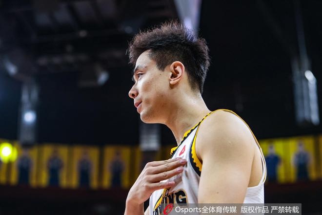 继伟：每个冠军都不易 可能我已习惯我们才是最后结束赛季的队伍