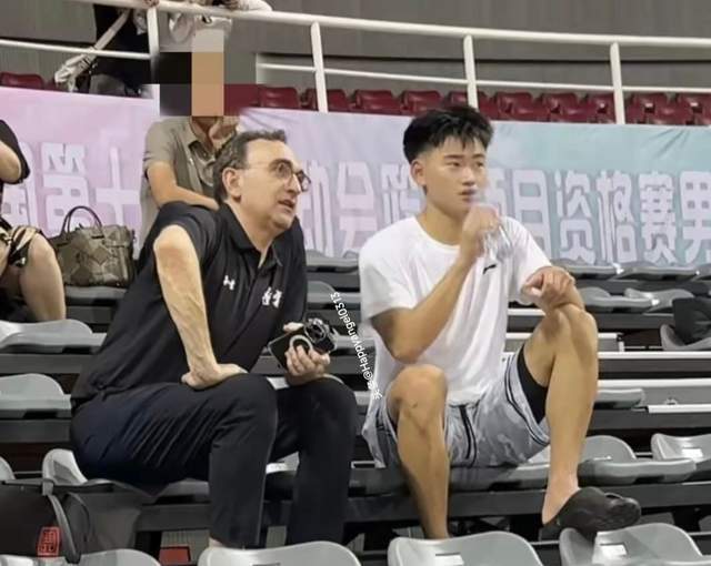 媒体人：赵维伦要对自己有清醒认知，个人实力要靠比赛说话