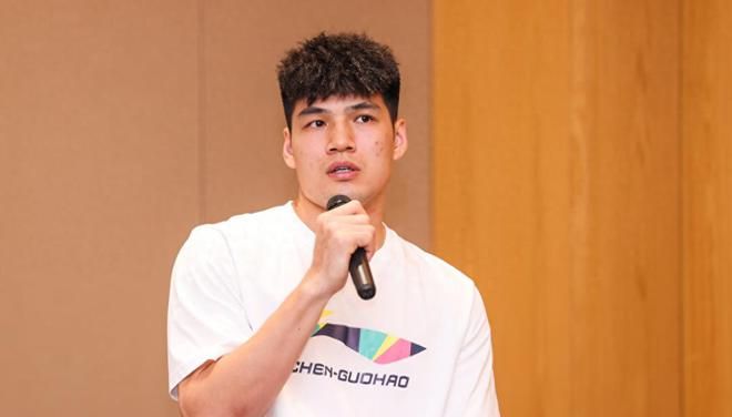 机会难得！建议山东男篮顶薪600万签约陈国豪，他是邱彪最佳补强