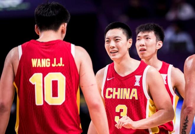 1分惜败！中国男篮将世界第七逼入绝境，胡明轩26+3胡金秋20+10！