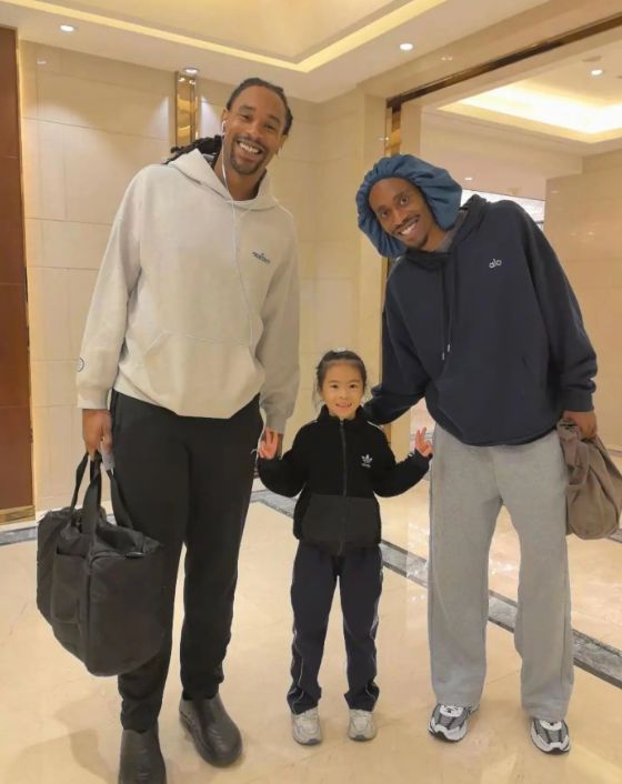 广东一夜3消息！萨林杰正式到队，杜锋徐昕和好，新双外首次合训