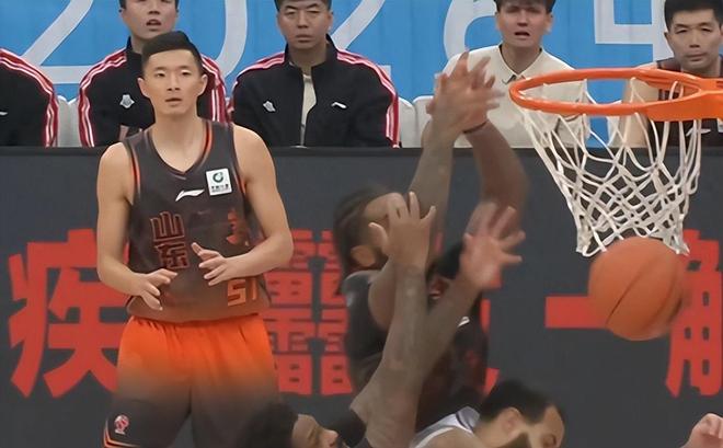 山東男籃主場勝北控，陶漢林兩雙數(shù)據(jù)，鮑威爾低迷，陳培東被遺棄