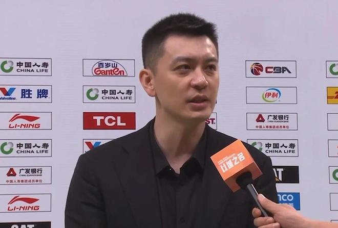 楊鳴：這賽季聯(lián)賽可能是歷史上最激烈的，末節(jié)很容易出現(xiàn)逆轉(zhuǎn)