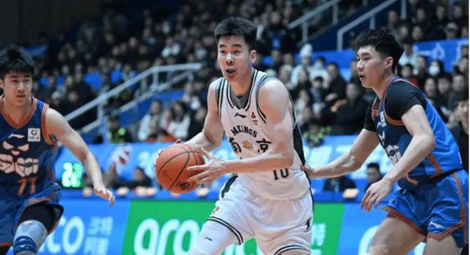 CBA最大混子球隊出現(xiàn)！31分慘敗，全隊三分20中1，這哪像職業(yè)球員