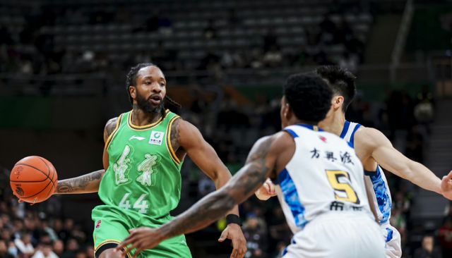 遼寧男籃2分險(xiǎn)勝寧波！楊鳴拒絕爆冷，威爾斯26分，付豪16分