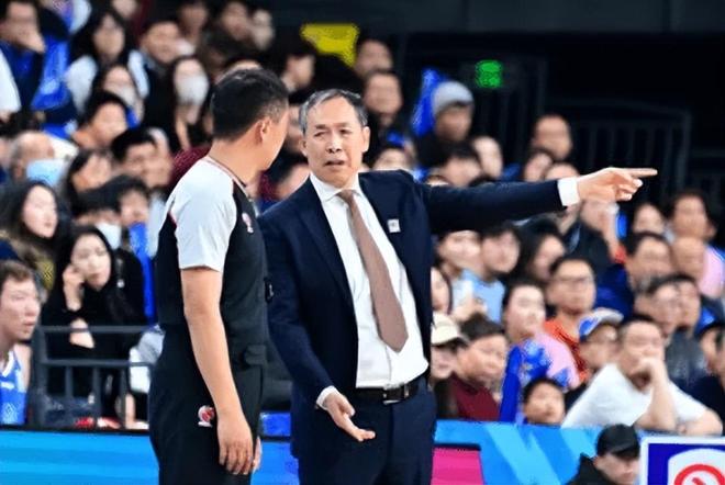 勝深圳采訪！許利民翟曉川直指開局松懈+三連客，透露曾凡博動態(tài)